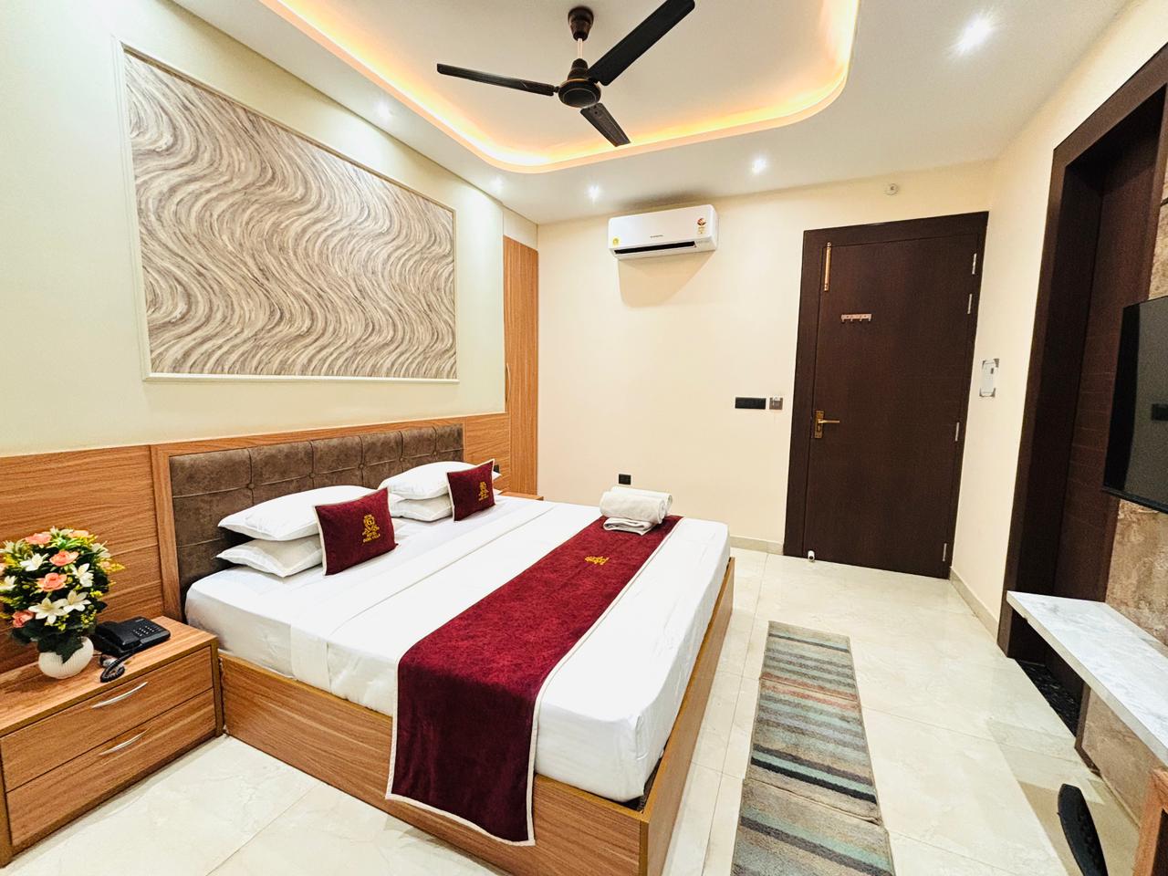 Goel Inn room 6
